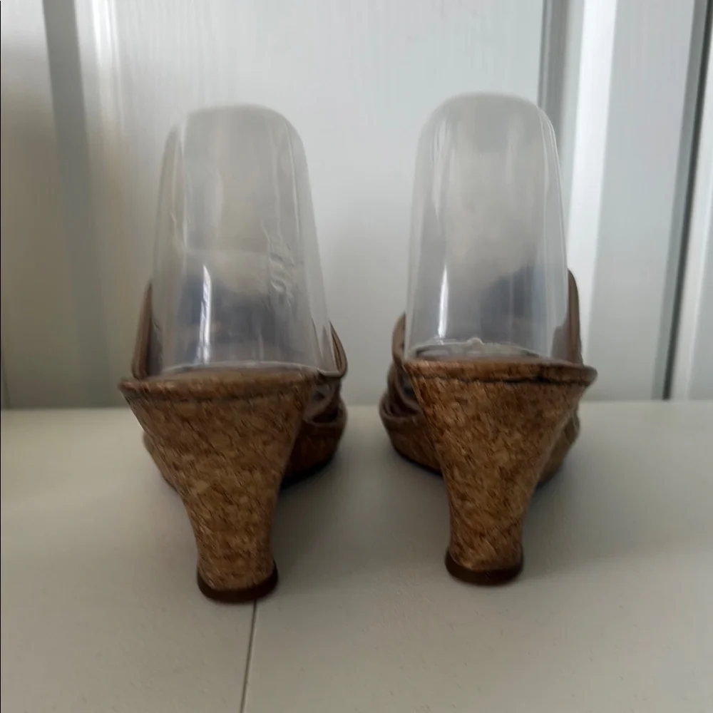 *BORN TAN WEDGE HEEL SLIP ON SANDALS (sz 9)
